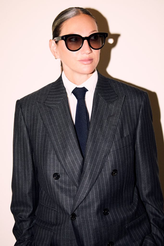 Jenna Lyons wearing the LYONS Sun frame in Midnight Rose with Smoke Gradient - Gold Flash lenses.